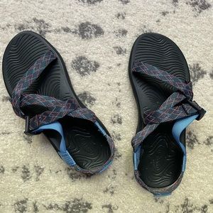 Women’s chacos size 9